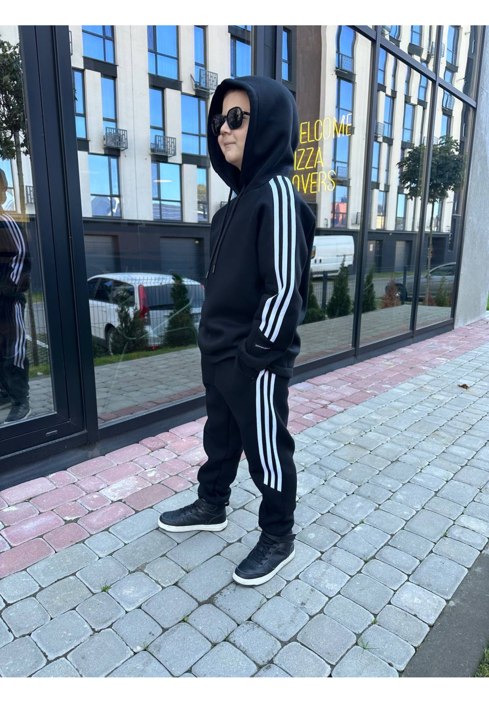 Костюм на флісі з лампасом/чорний